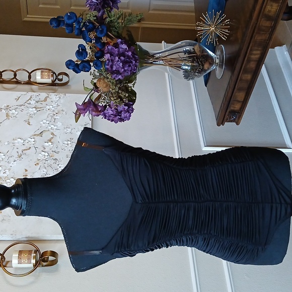 Misguided Slinky Black Ruched Front Bodysuit. Size 4 - Picture 4 of 17